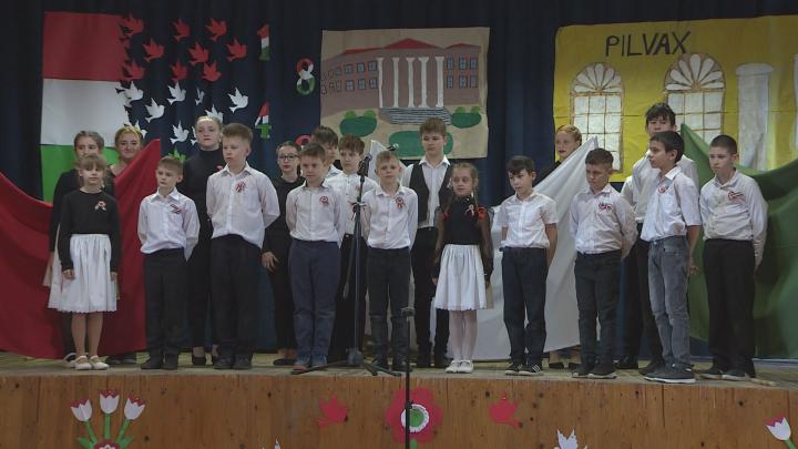 A lippói általános iskola március 15-i műsora