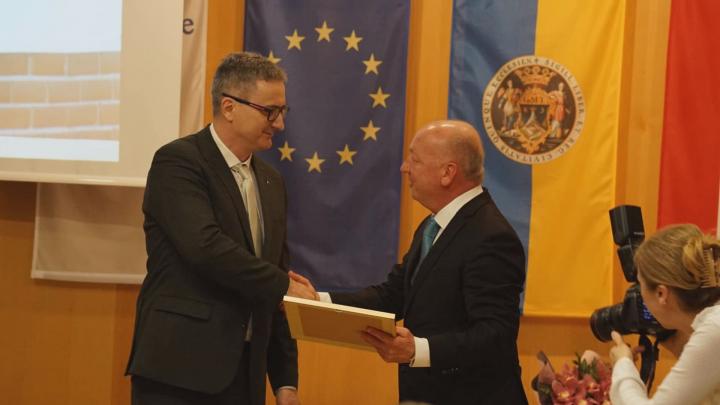 Zsolnay díjat kapott Mohács polgármestere