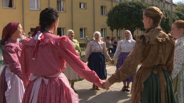 Kultúra a fürdőváros utcáin