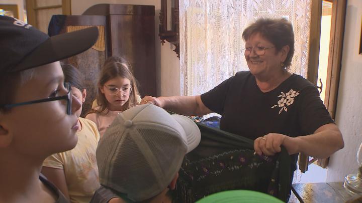 Taksonyi gyerekek a bólyi sváb házban