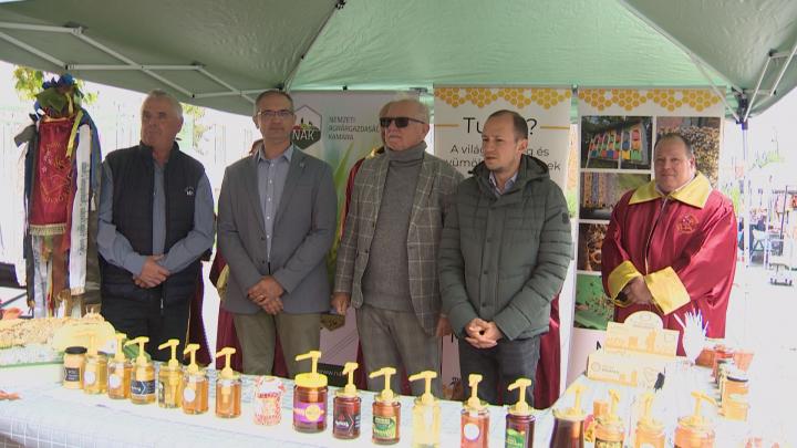 Baranyai mézeket kínáltak Pécs belvárosában