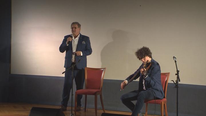 Hegedű és orgánum