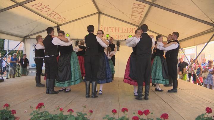 Német hagyományőrző együttesek a Duna partján